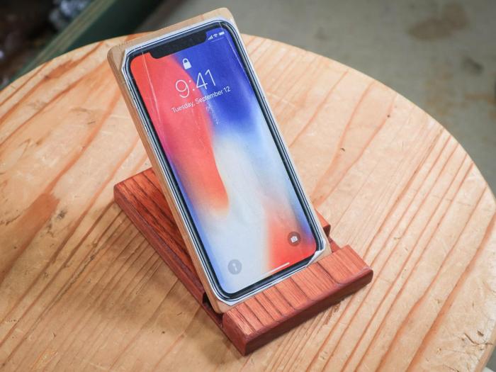 欅のスマホスタンド